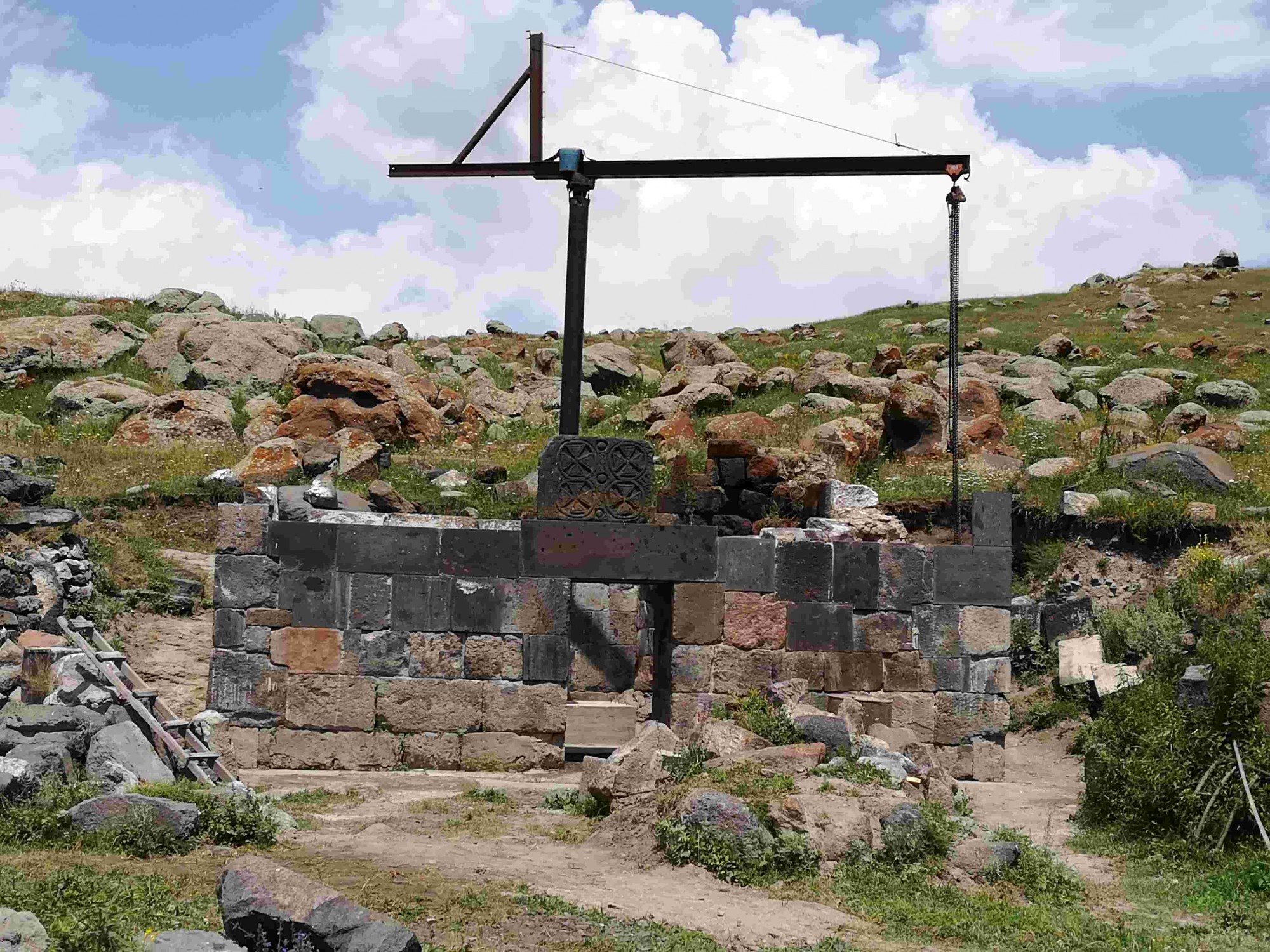 Mirak, Reconstruction de la chapelle