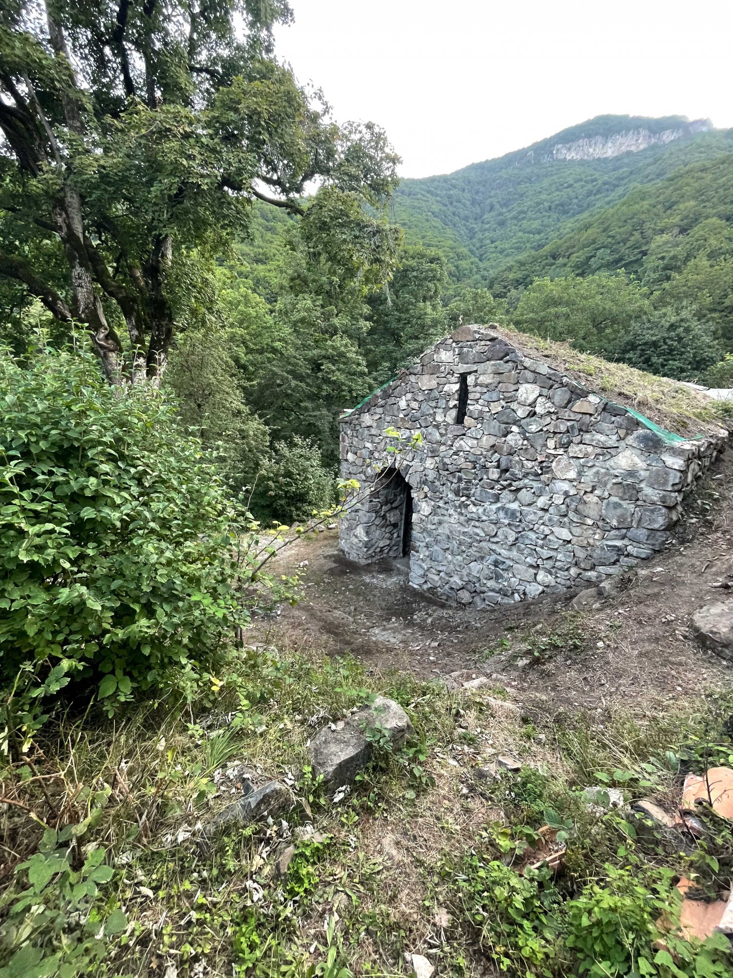 Vue sur le réfectoire depuis l'arrière de l'église