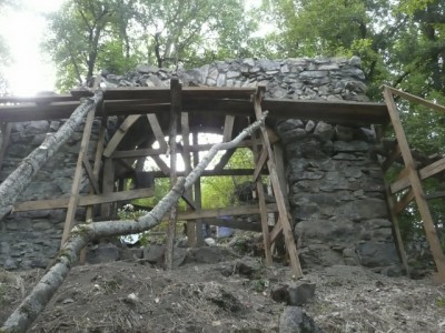 chantier de rénovation de l'ermitage de Dantzaparakh en Arménie