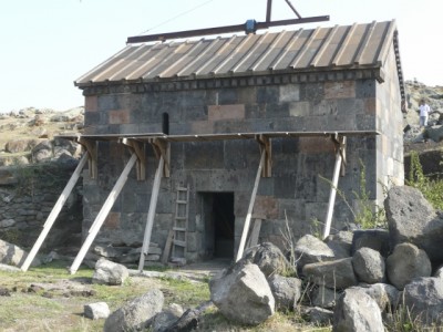 Mirak, Reconstruction de la chapelle