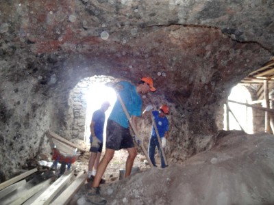 Rehabilitaion de la grotte jouxtant l'église du vieux Goris