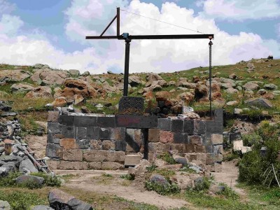 Mirak, Reconstruction de la chapelle