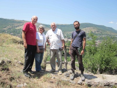 Haig et Hilda Manjikian avec l'architecte Stépan Nalbandian