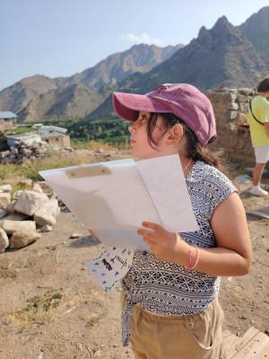 Campagne enfance à Méghri; activité dessin