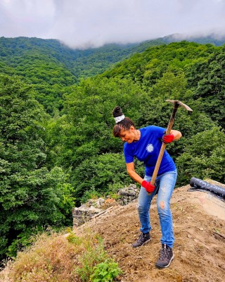 Dantzaparakh, Christine sur le toit du réfectoire